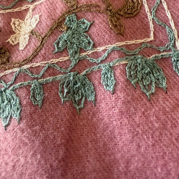 Gorgeous Rose Pink Floral Embroidery Cashmere Fringed lWrap/Scarf 26”x 76” - Picture 4 of 11